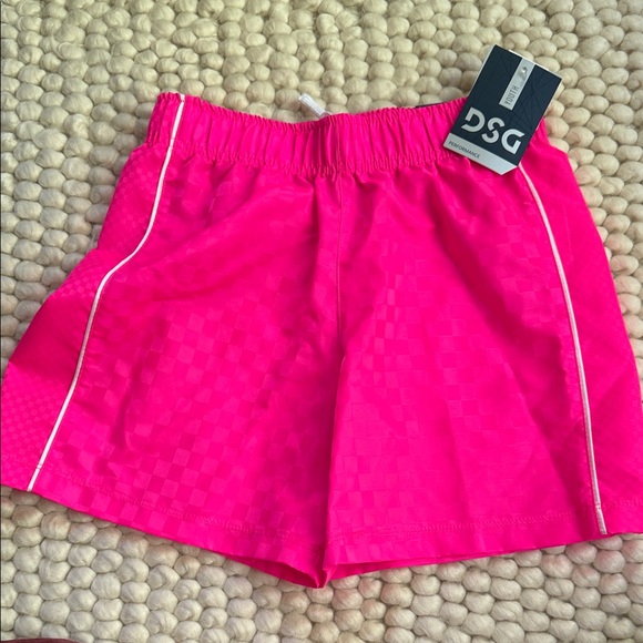 NWT DSG Girls Hot Pink Athletic Shorts - Picture 1 of 3